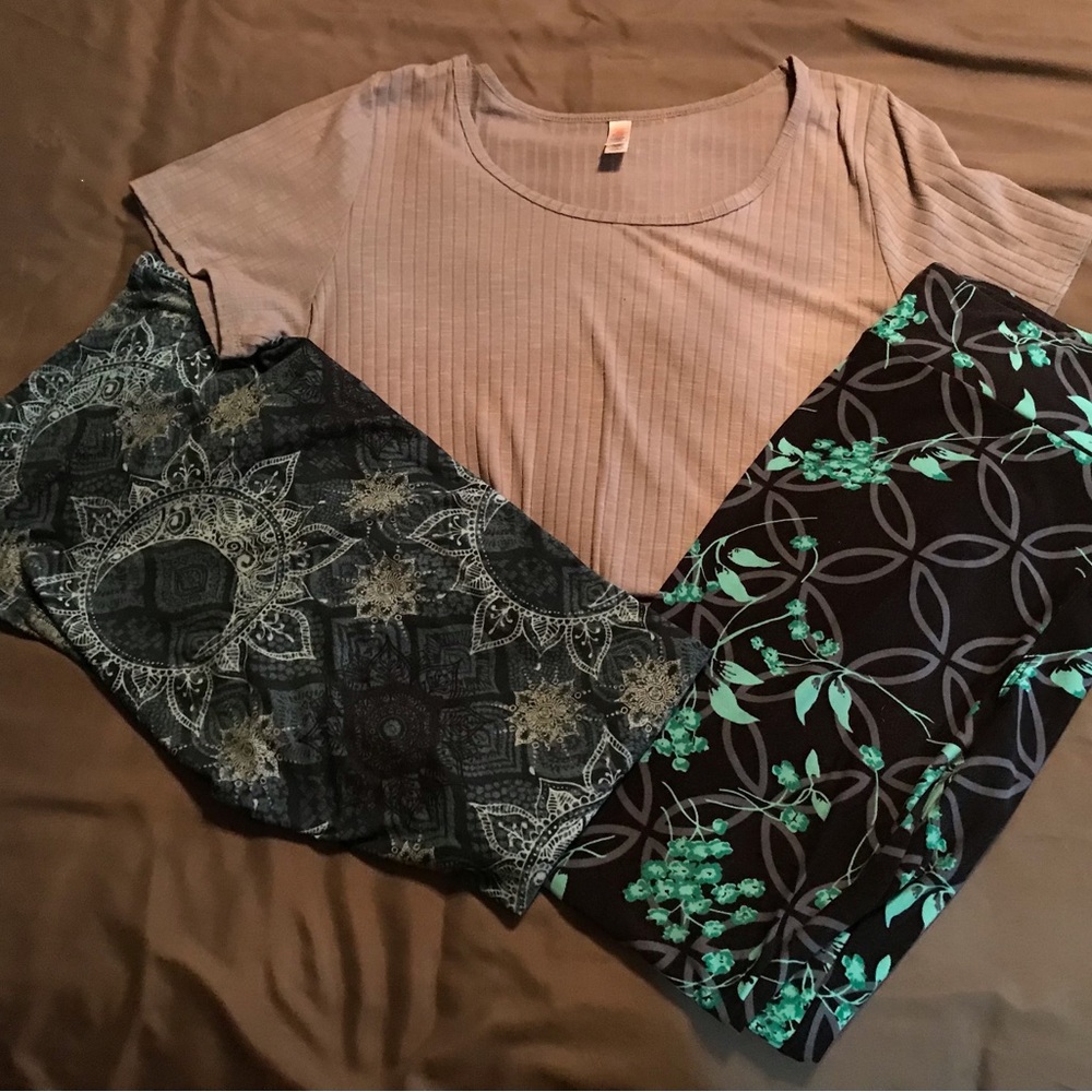 LuLaRoe Classic Tee and TC Leggings Outfit
